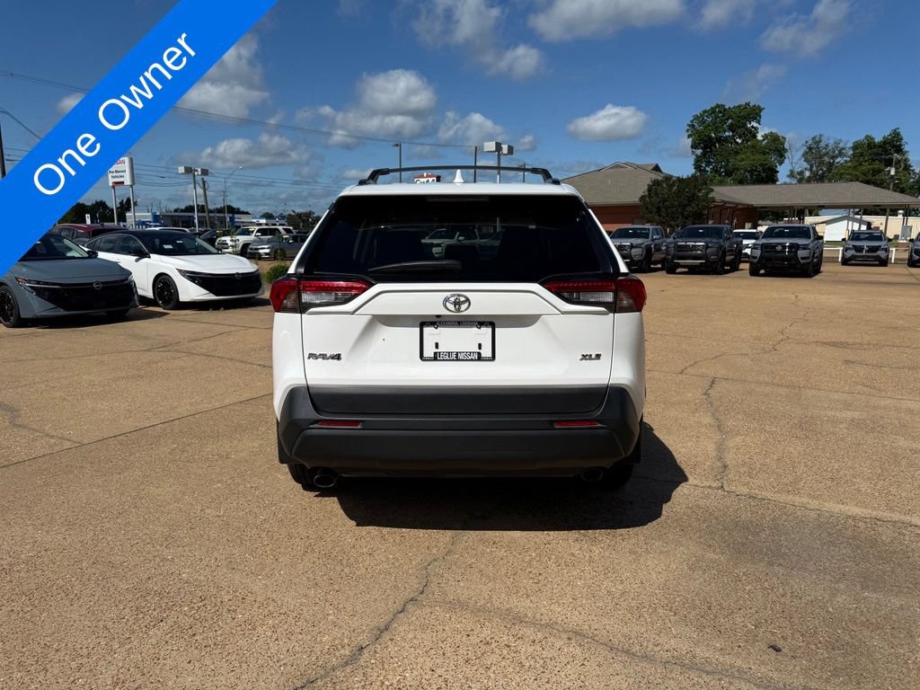 Used 2022 Toyota RAV4 XLE FWD image 4