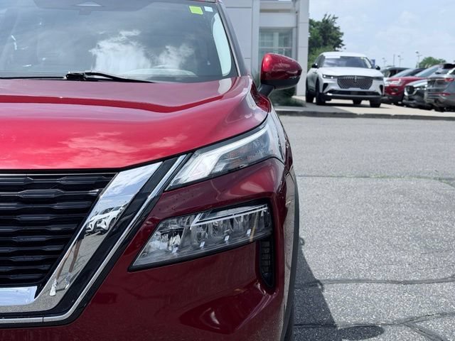 Used 2022 Nissan Rogue SV AWD/4WD image 3