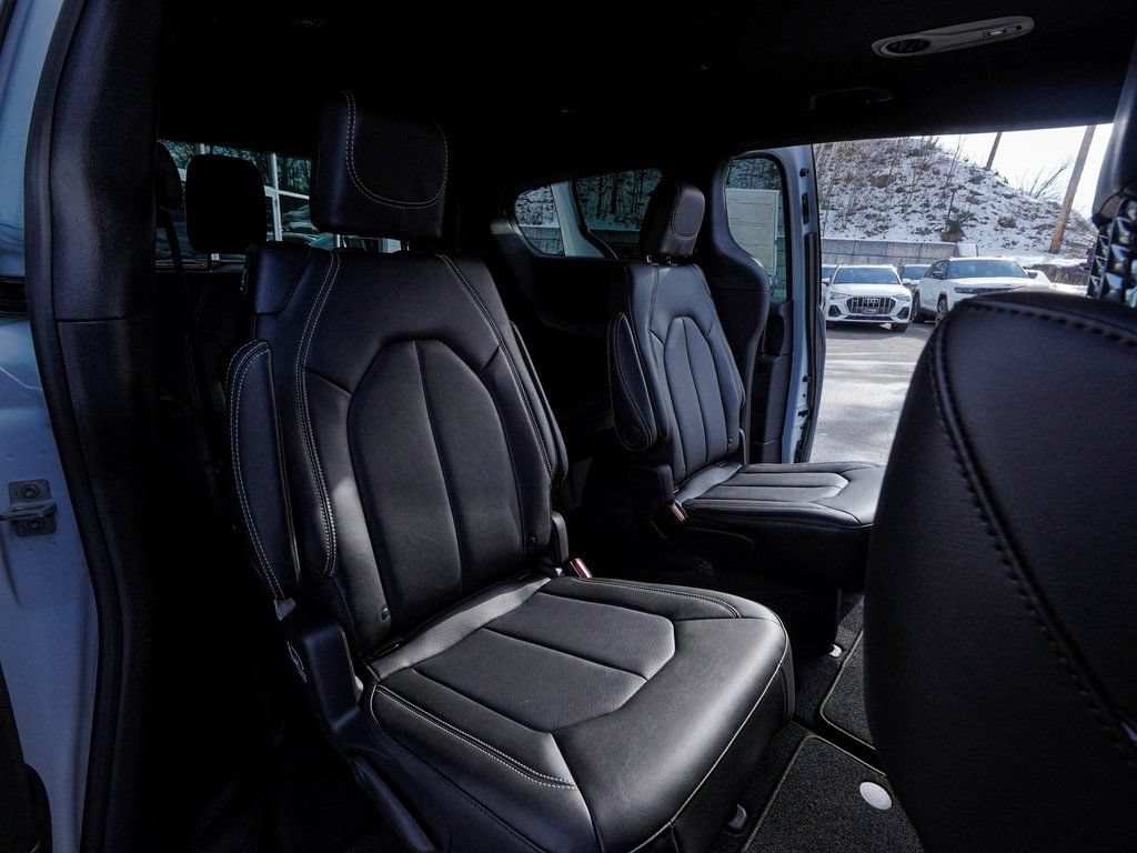New 2026 Chrysler Pacifica Select FWD image 35