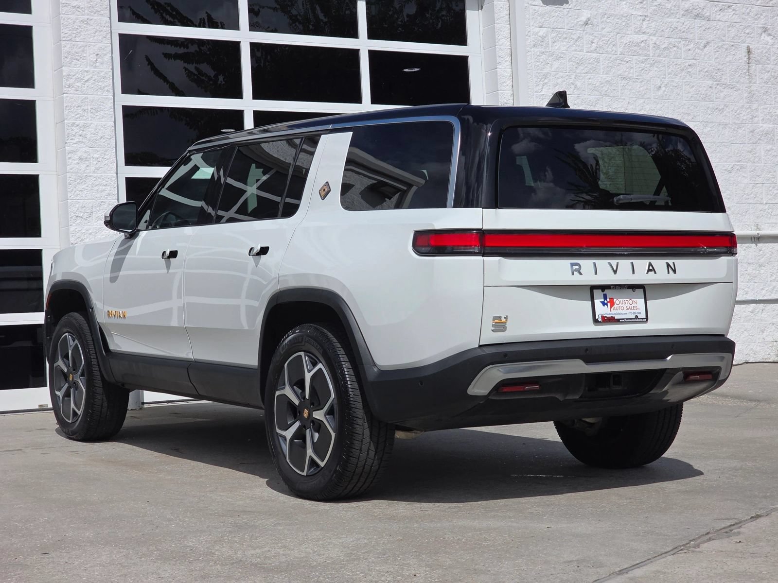 Used 2023 Rivian R1S Adventure Quad AWD/4WD image 7
