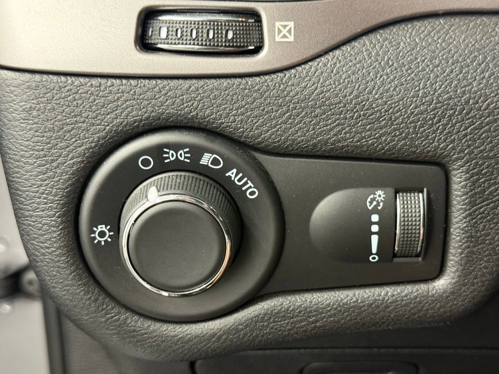 Used 2021 Jeep Cherokee Latitude image 23