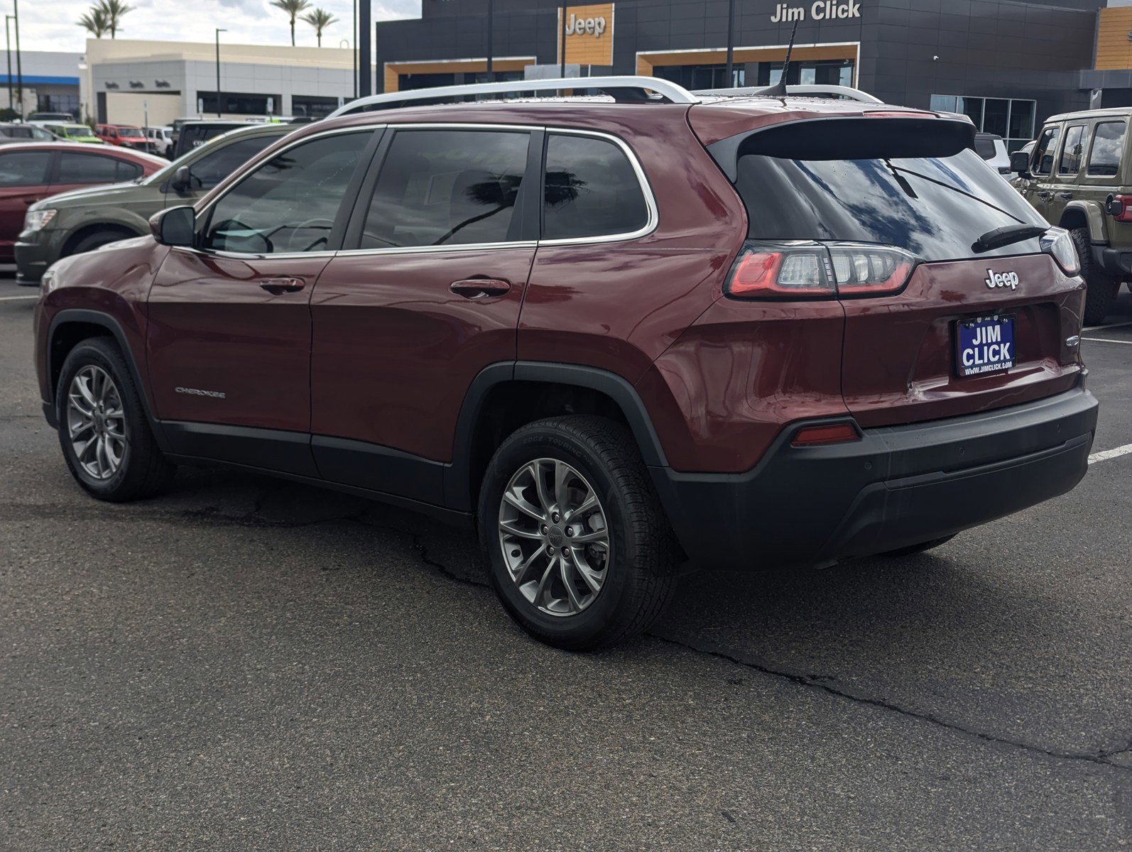 Used 2019 Jeep Cherokee Latitude Plus FWD image 4