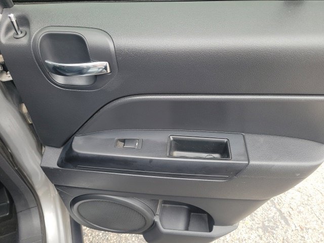 Used 2015 Jeep Patriot High Altitude FWD image 27