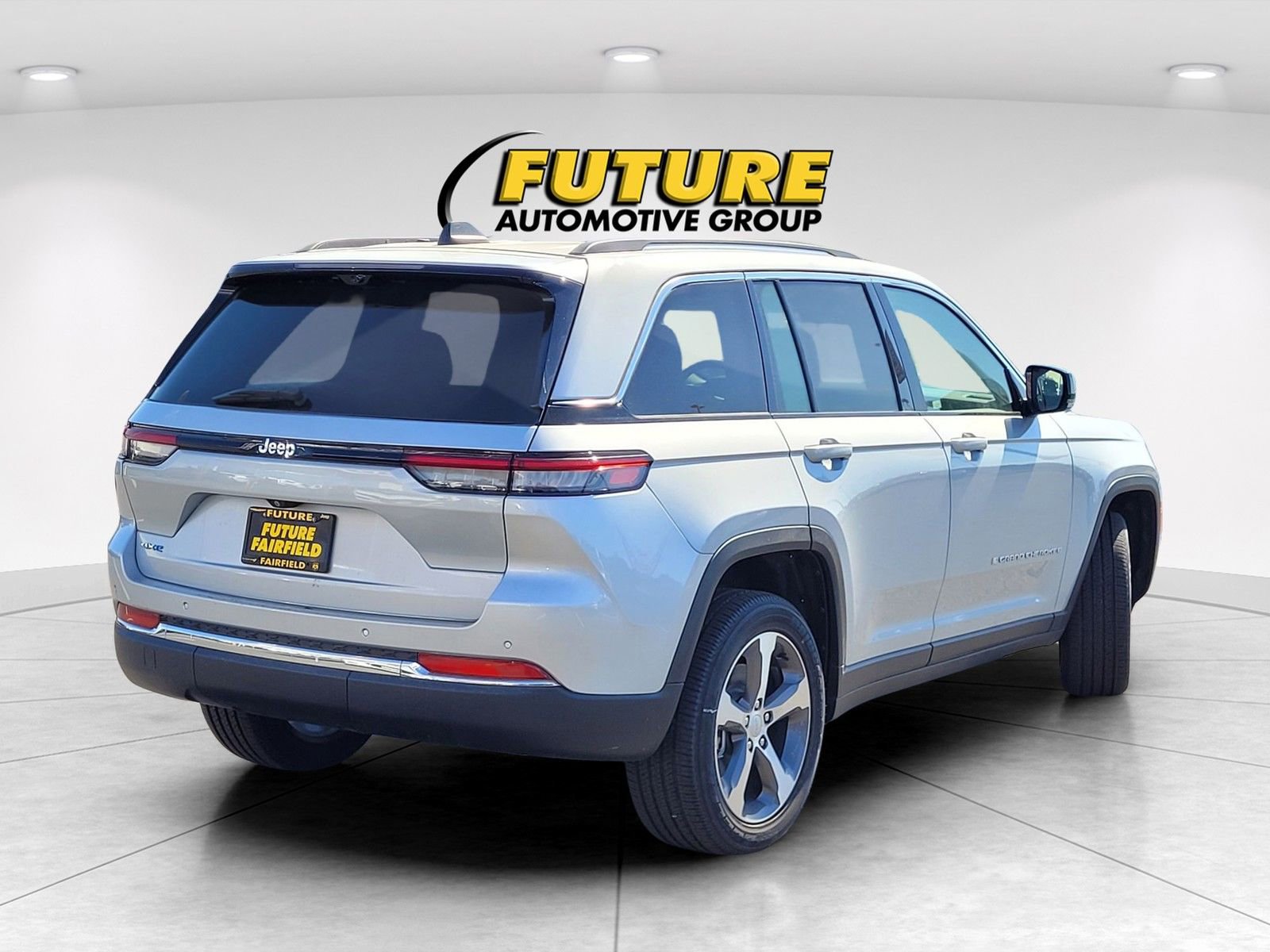 New 2024 Jeep Grand Cherokee Limited 4xe w/ Luxury Tech Group II image 4