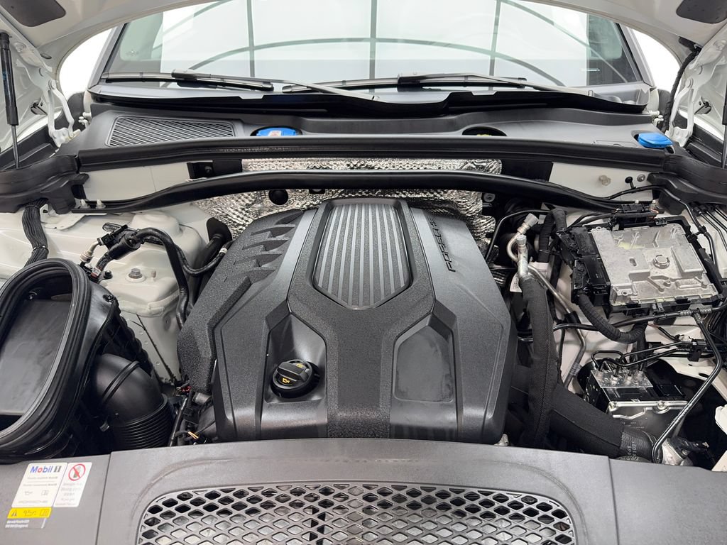 Used 2022 Porsche Macan AWD/4WD image 32