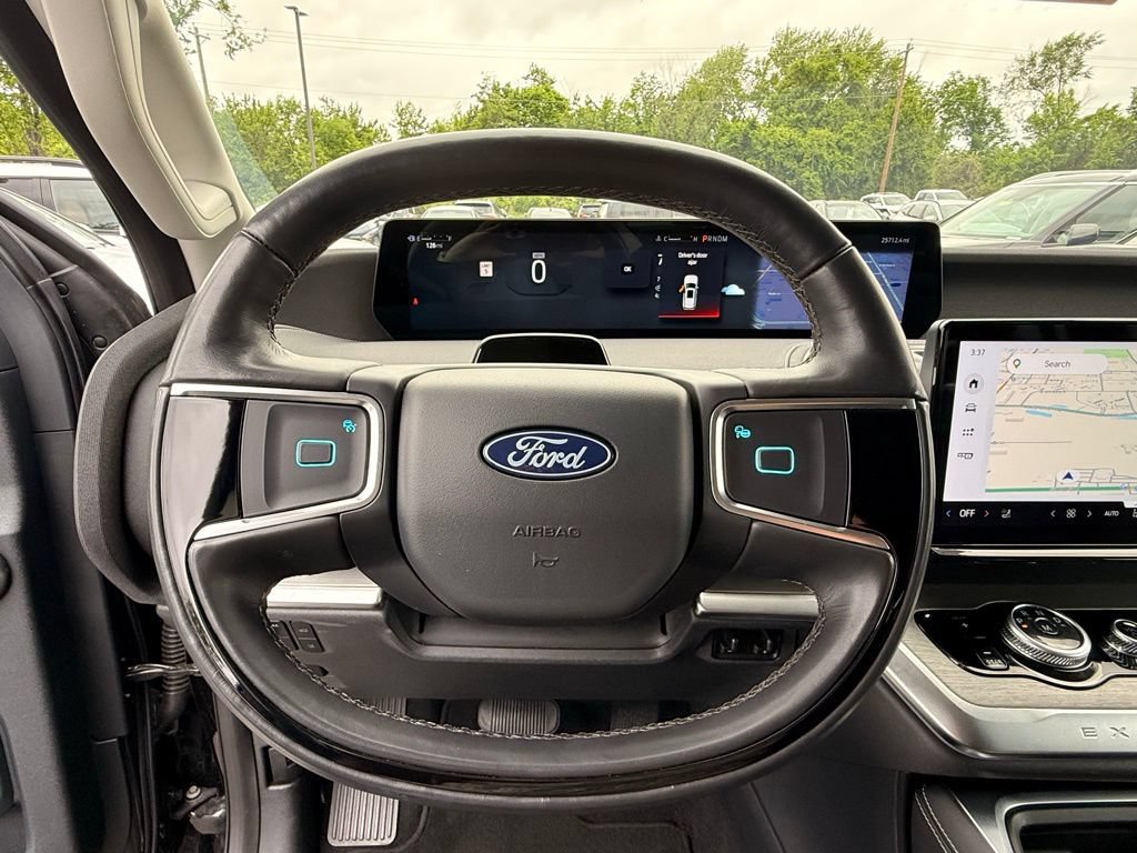 Used 2025 Ford Expedition Platinum AWD/4WD image 10
