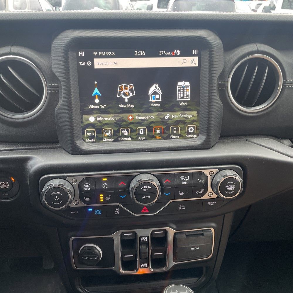 Used 2022 Jeep Wrangler Unlimited Sahara w/ Cold Weather Group image 15