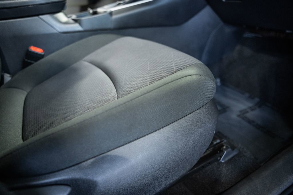 Used 2025 Toyota RAV4 XLE image 33