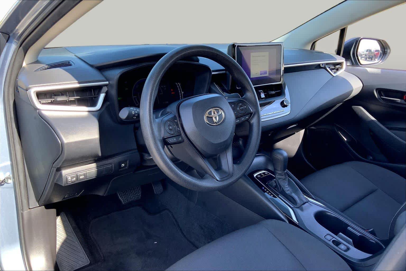 Used 2026 Toyota Corolla LE FWD image 17