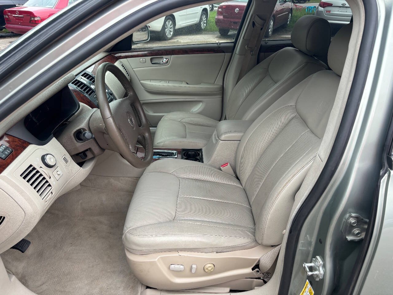 Used 2006 Cadillac DTS w/ Trunk Convenience Package FWD image 12