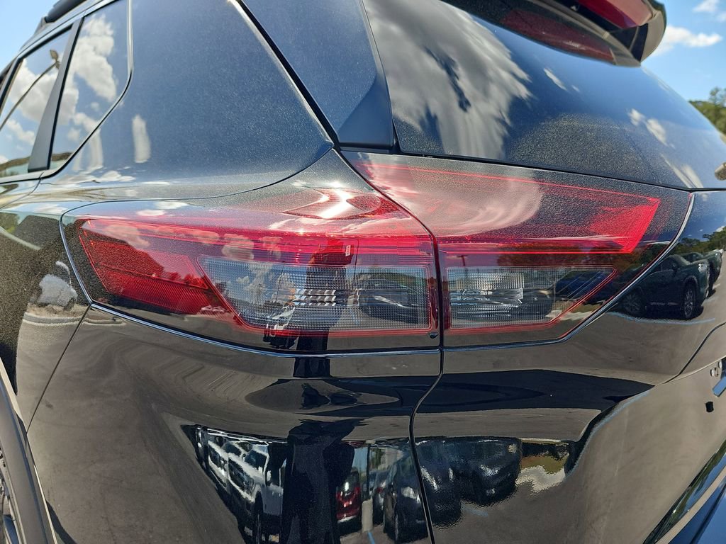 Used 2025 Nissan Rogue SV image 36