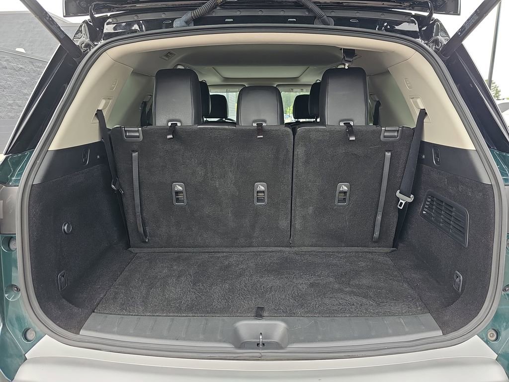 Used 2025 Nissan Pathfinder SL w/ SL Premium Package FWD image 17