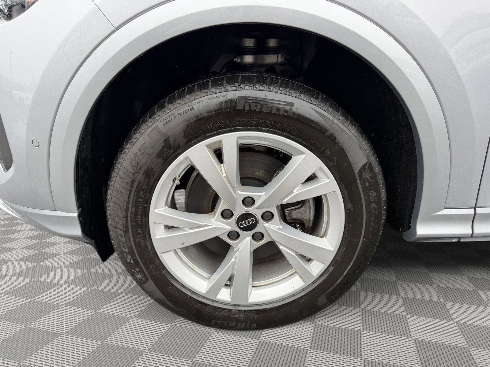 Used 2025 Audi Q5 Premium w/ Convenience Package image 7