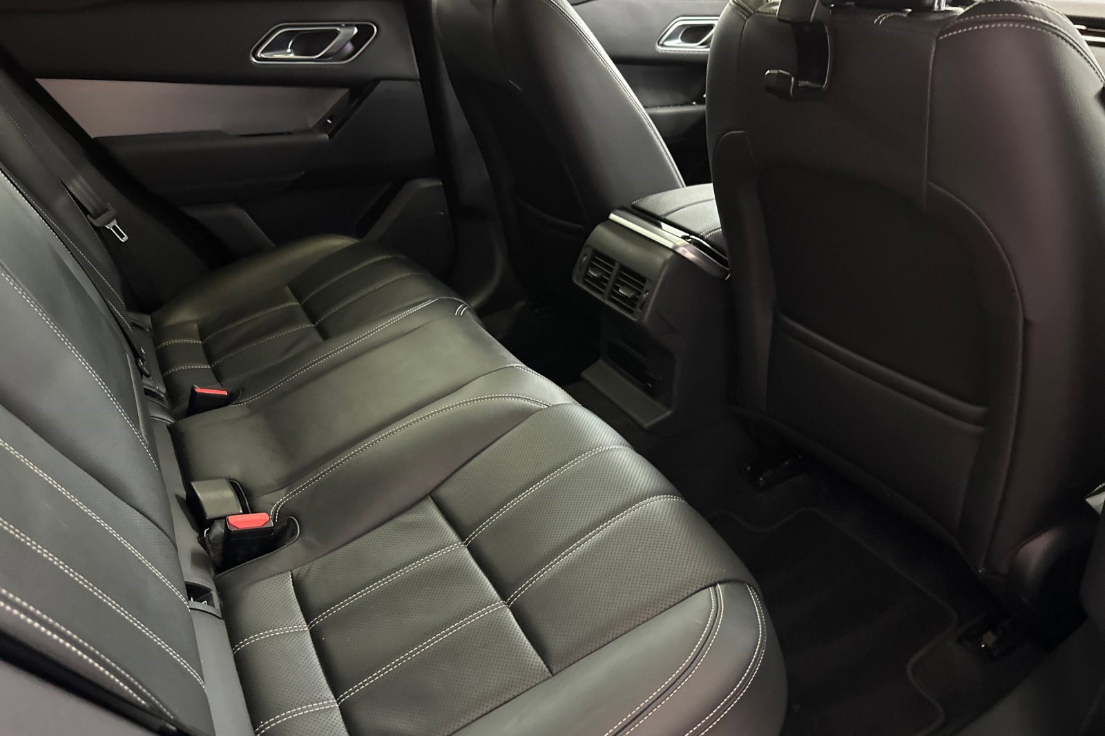 Used 2023 Land Rover Range Rover Velar R-Dynamic S image 30