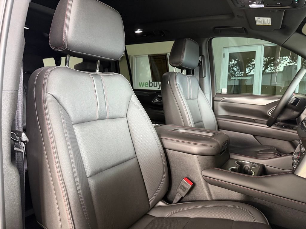 Used 2024 Chevrolet Suburban RST w/ Luxury Package RWD image 27