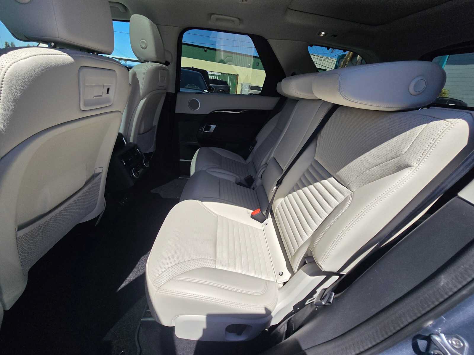 Used 2023 Land Rover Discovery S AWD/4WD image 18