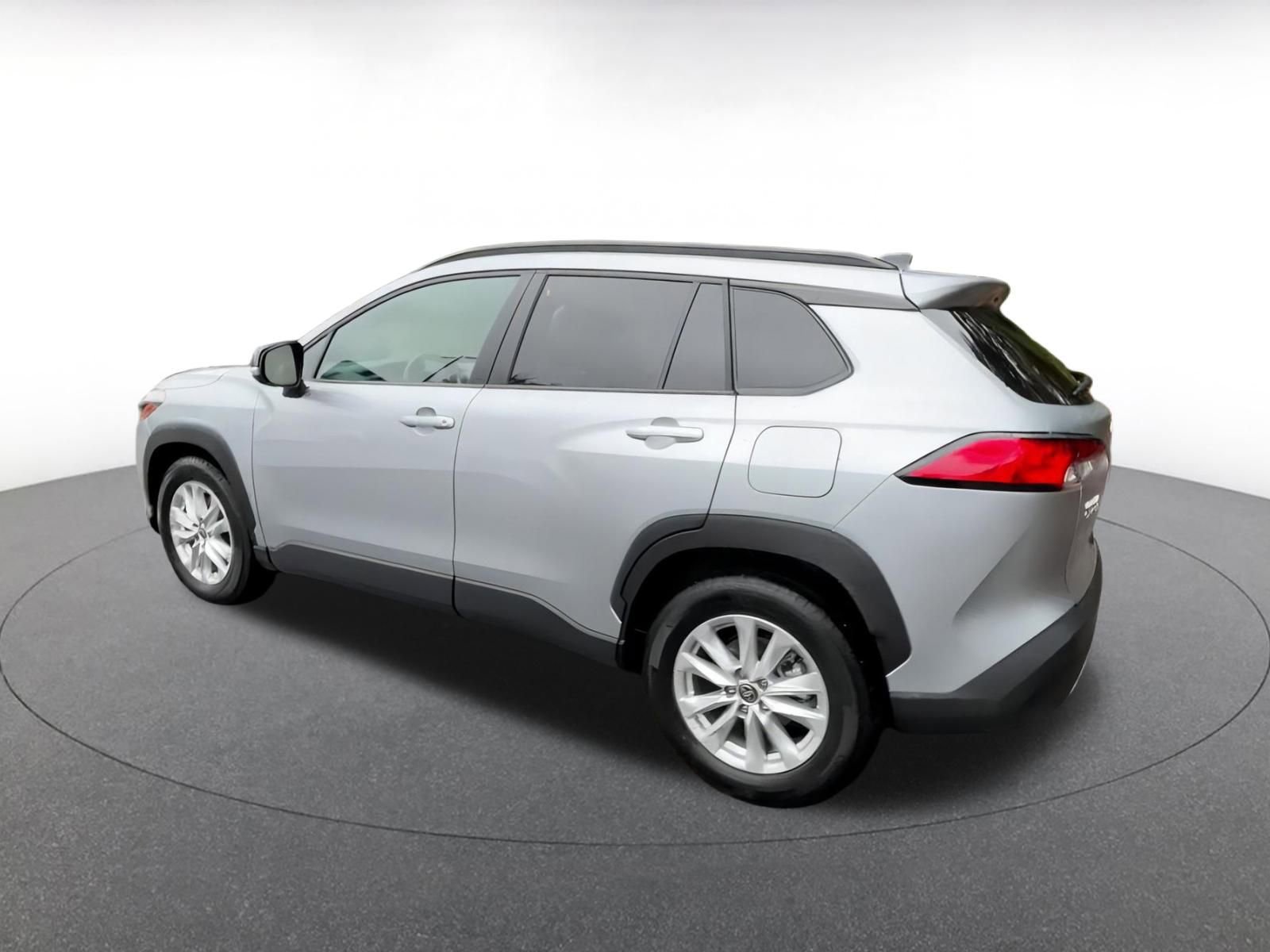 Used 2025 Toyota Corolla Cross LE image 10