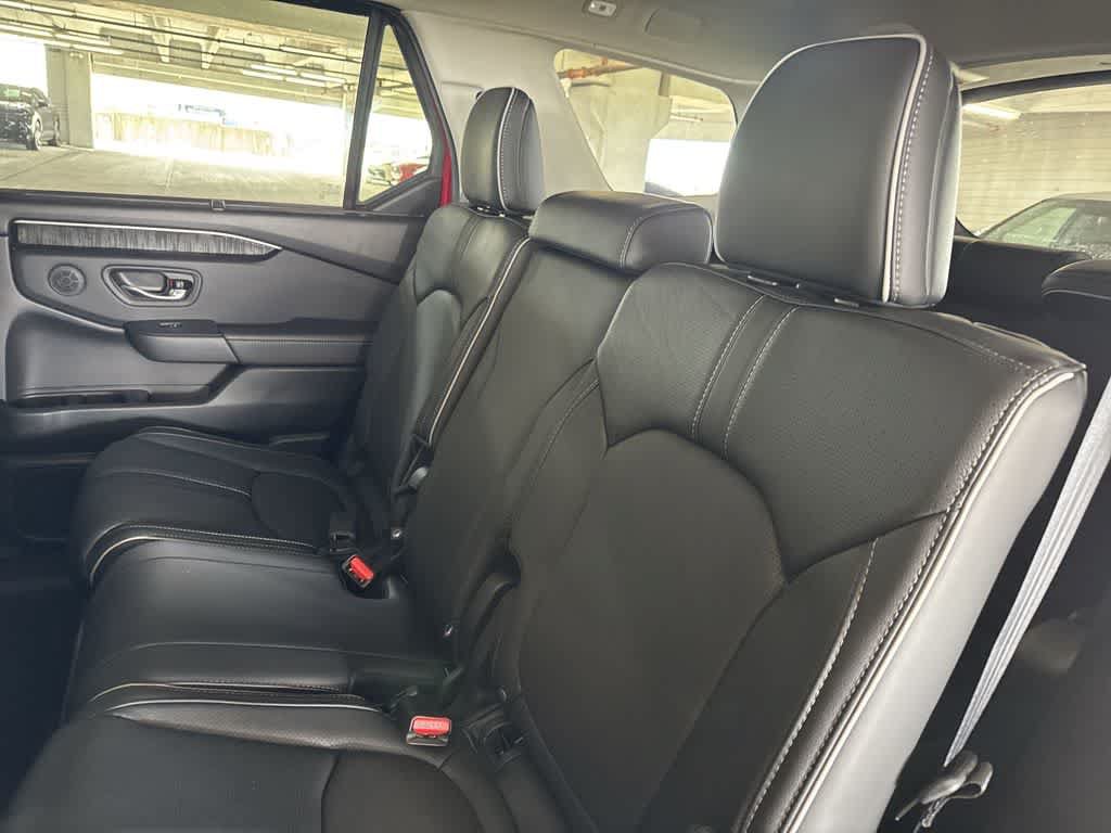 Used 2025 Honda Pilot Elite image 21