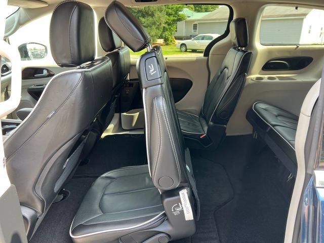 Used 2024 Chrysler Pacifica Limited FWD image 6