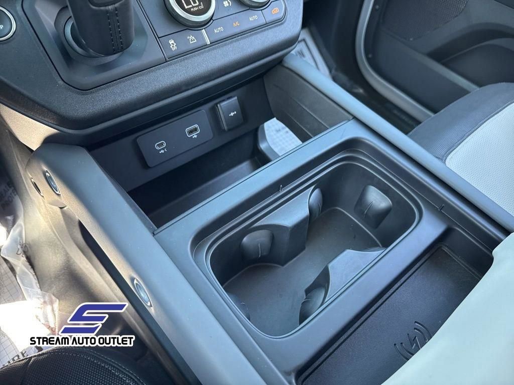 Used 2024 Land Rover Defender 110 X-Dynamic SE image 30