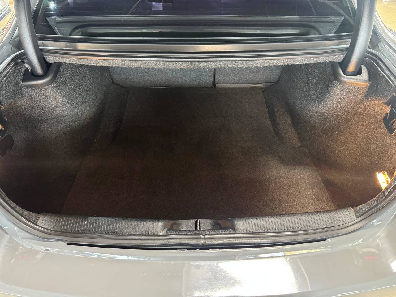 Used 2018 Dodge Charger SXT RWD image 13