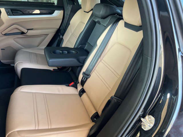 Used 2024 Porsche Cayenne Coupe image 38