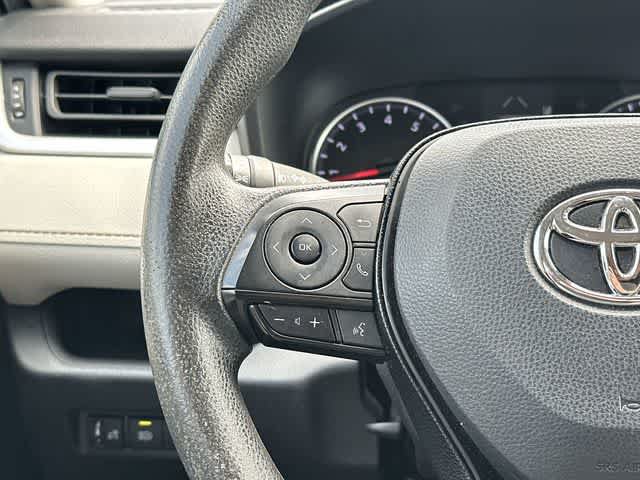 Used 2021 Toyota RAV4 XLE AWD/4WD image 8