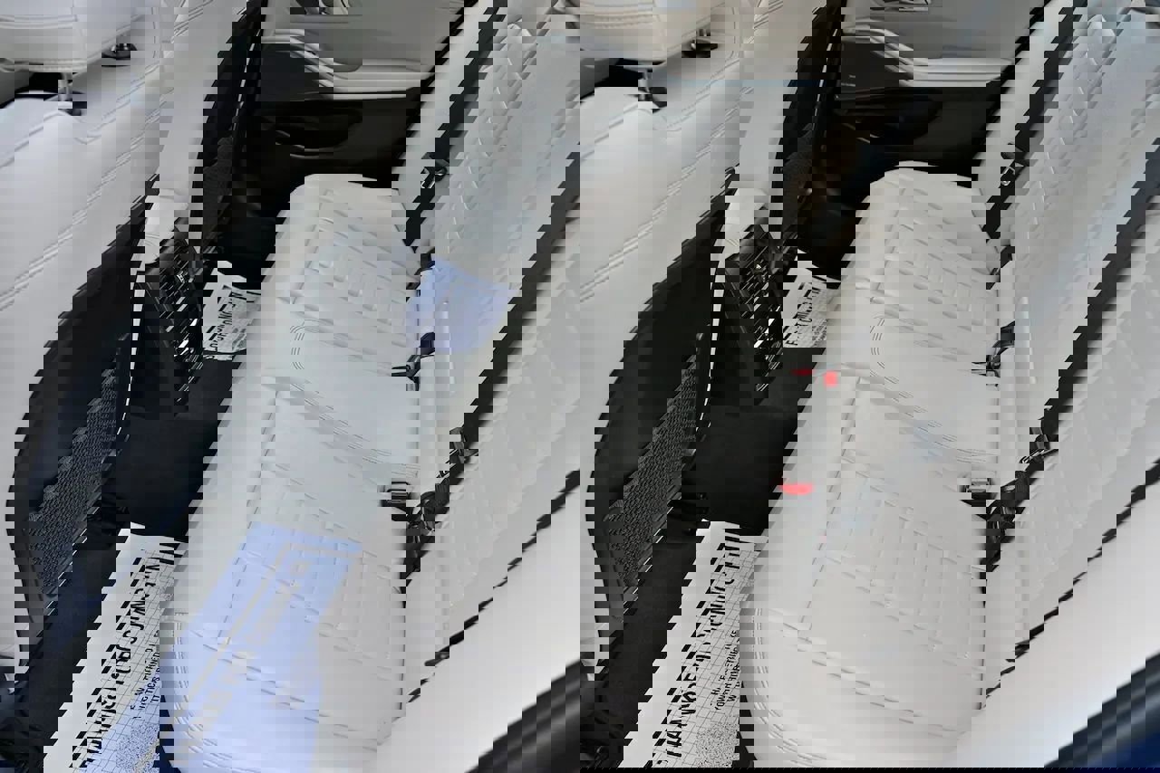 Used 2021 BMW 330i Sedan w/ Driving Assistance Package image 10