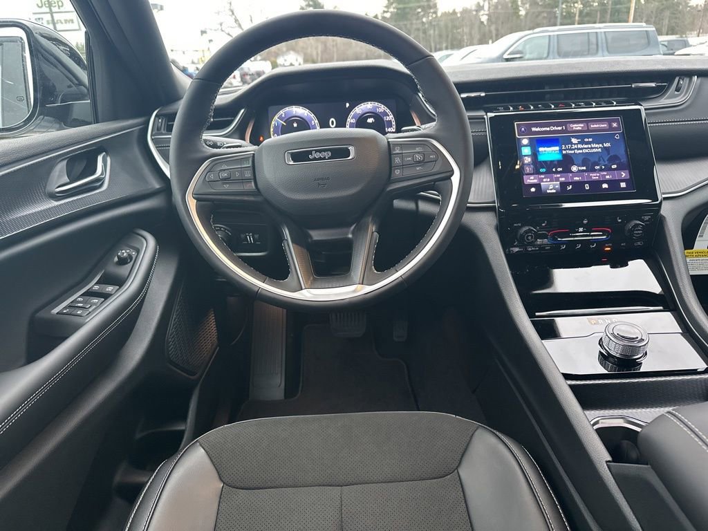 New 2025 Jeep Grand Cherokee 4WD image 14