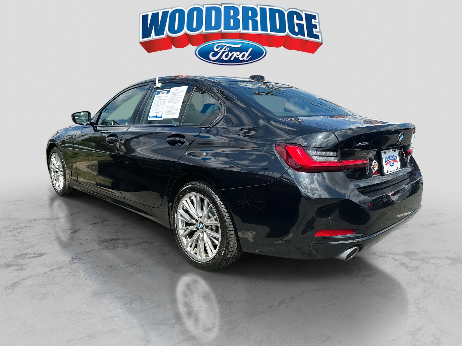 Used 2023 BMW 330i xDrive Sedan w/ Premium Package image 5