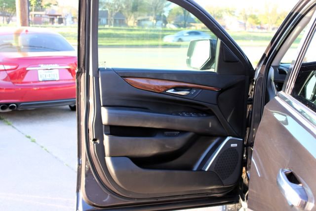 Used 2016 Cadillac Escalade Luxury RWD image 13