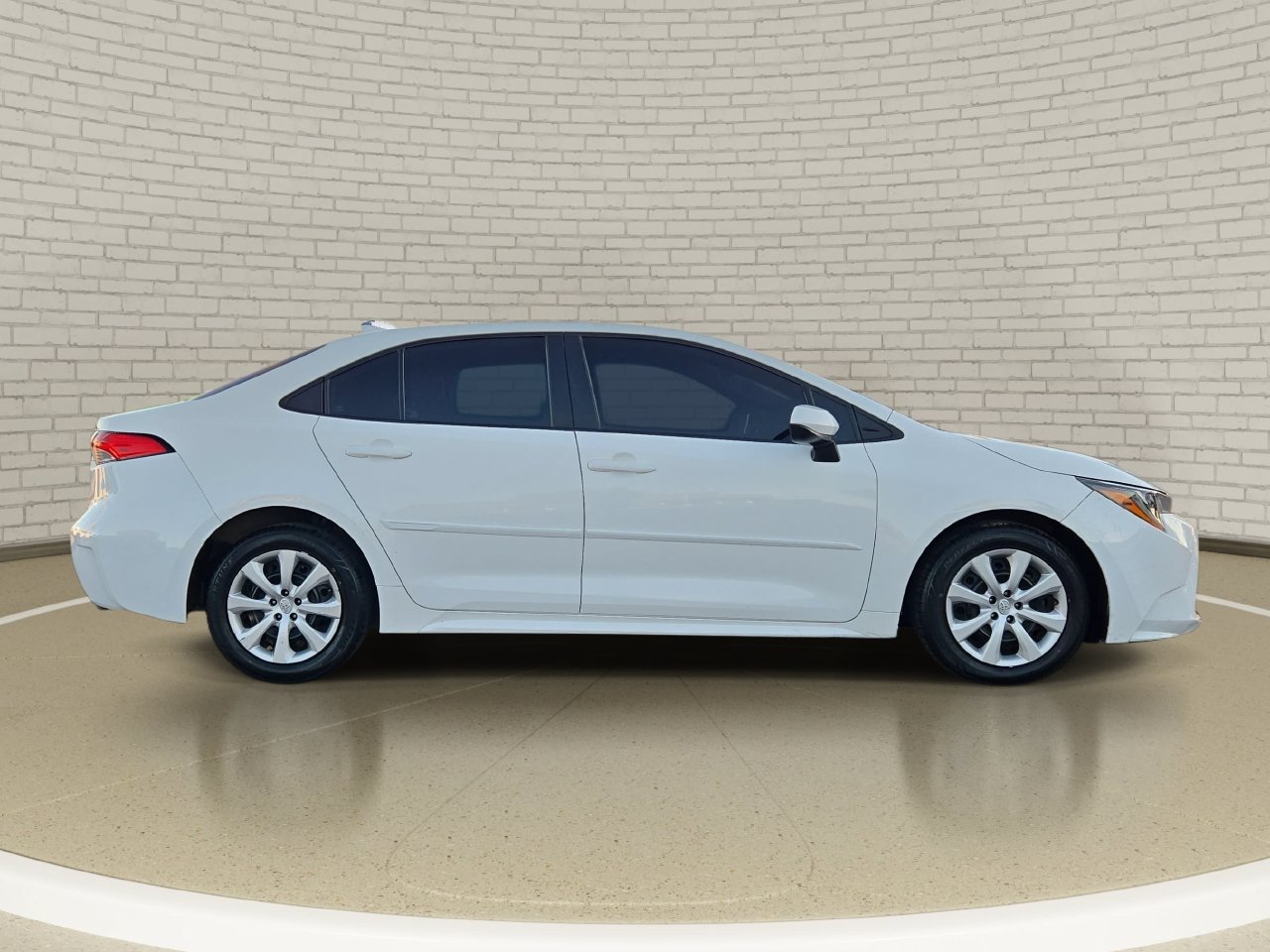 Used 2024 Toyota Corolla LE FWD image 5