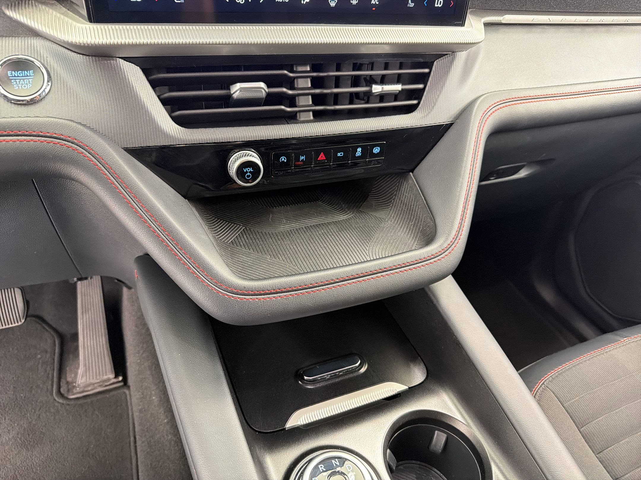 Certified 2025 Ford Explorer ST-Line w/ ST-Line Street Pack AWD/4WD image 24