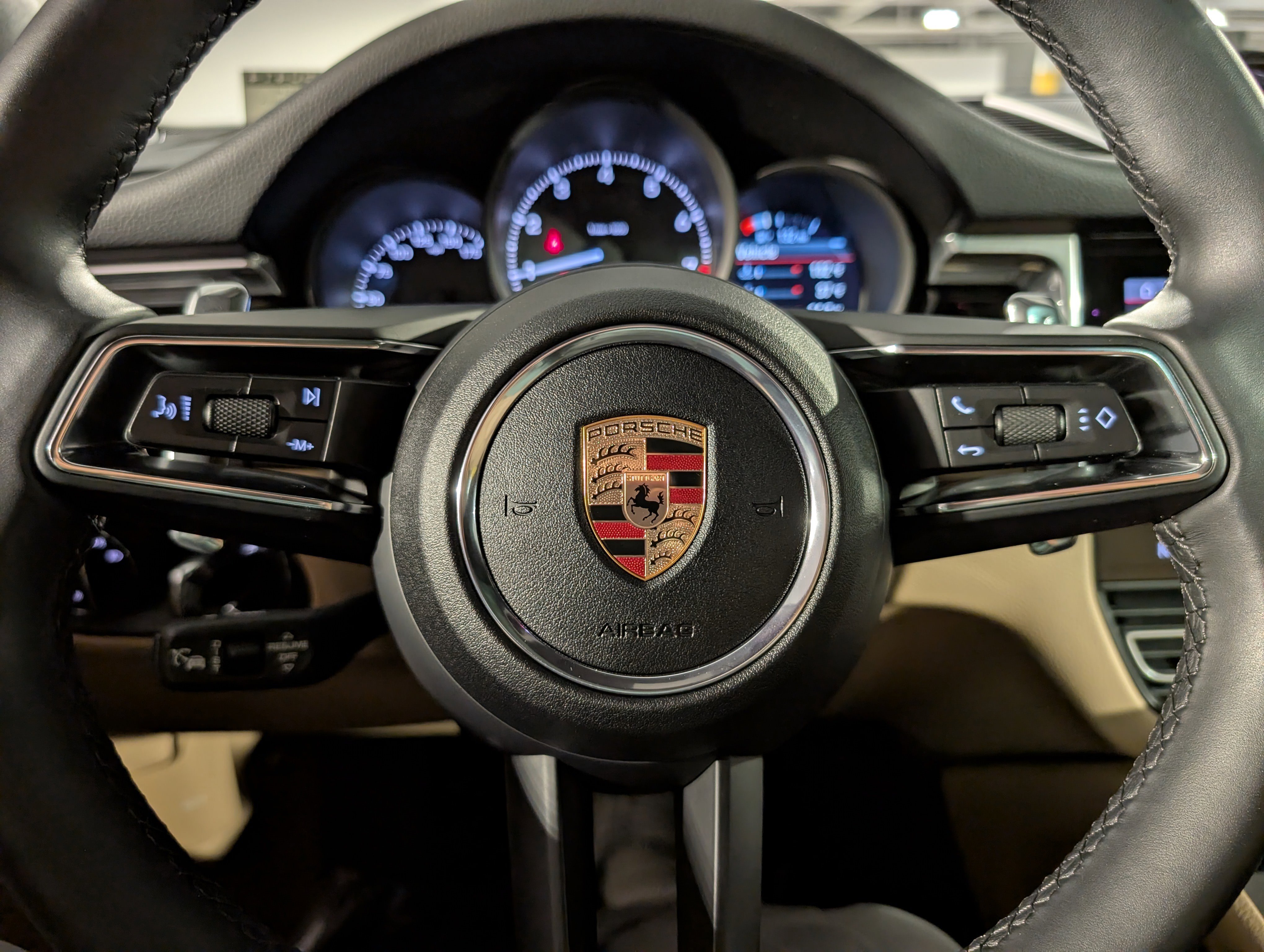 Certified 2025 Porsche Macan image 25