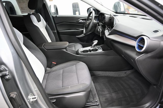 Used 2024 Chevrolet Trax LS image 11