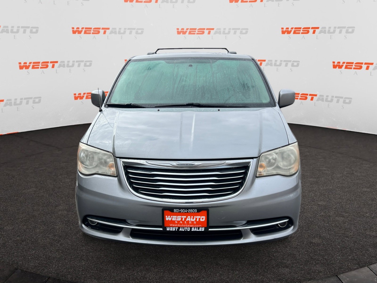 Used 2015 Chrysler Town & Country Touring image 8