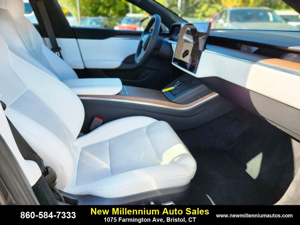 Used 2022 Tesla Model S image 11