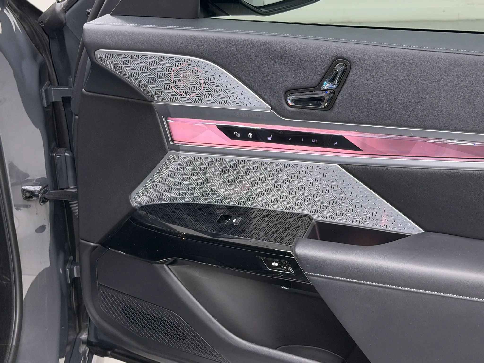 Used 2024 BMW 760i xDrive AWD/4WD image 20