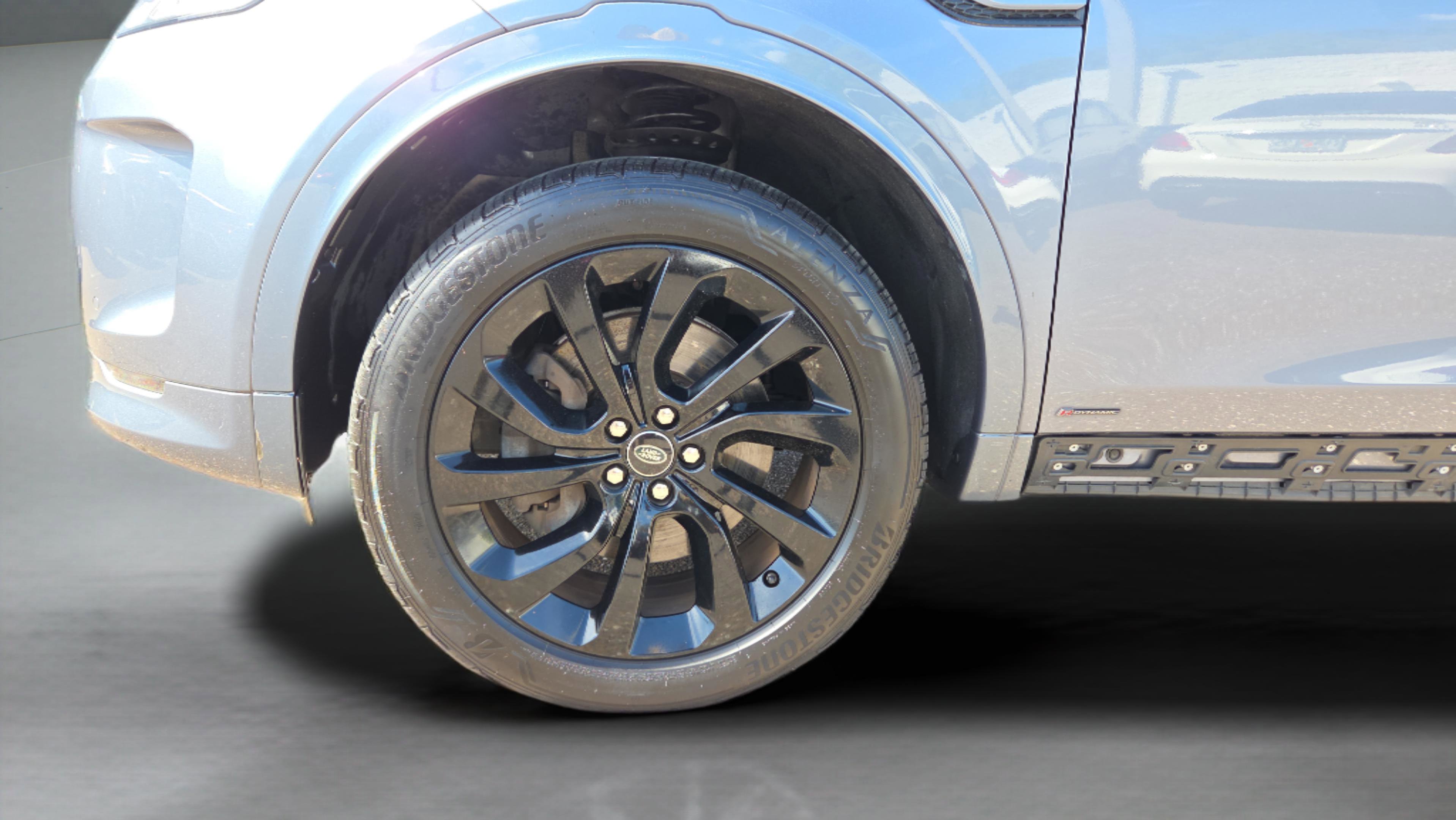 Used 2020 Land Rover Discovery Sport SE R-Dynamic image 9