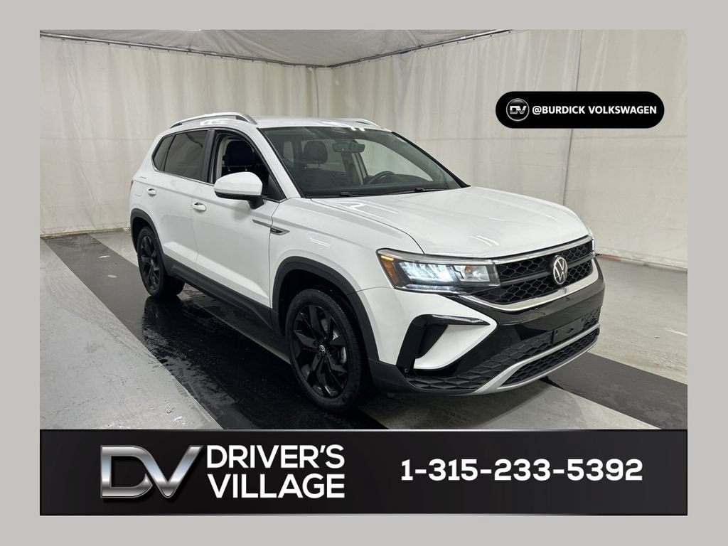 Used 2022 Volkswagen Taos SE AWD/4WD image 1