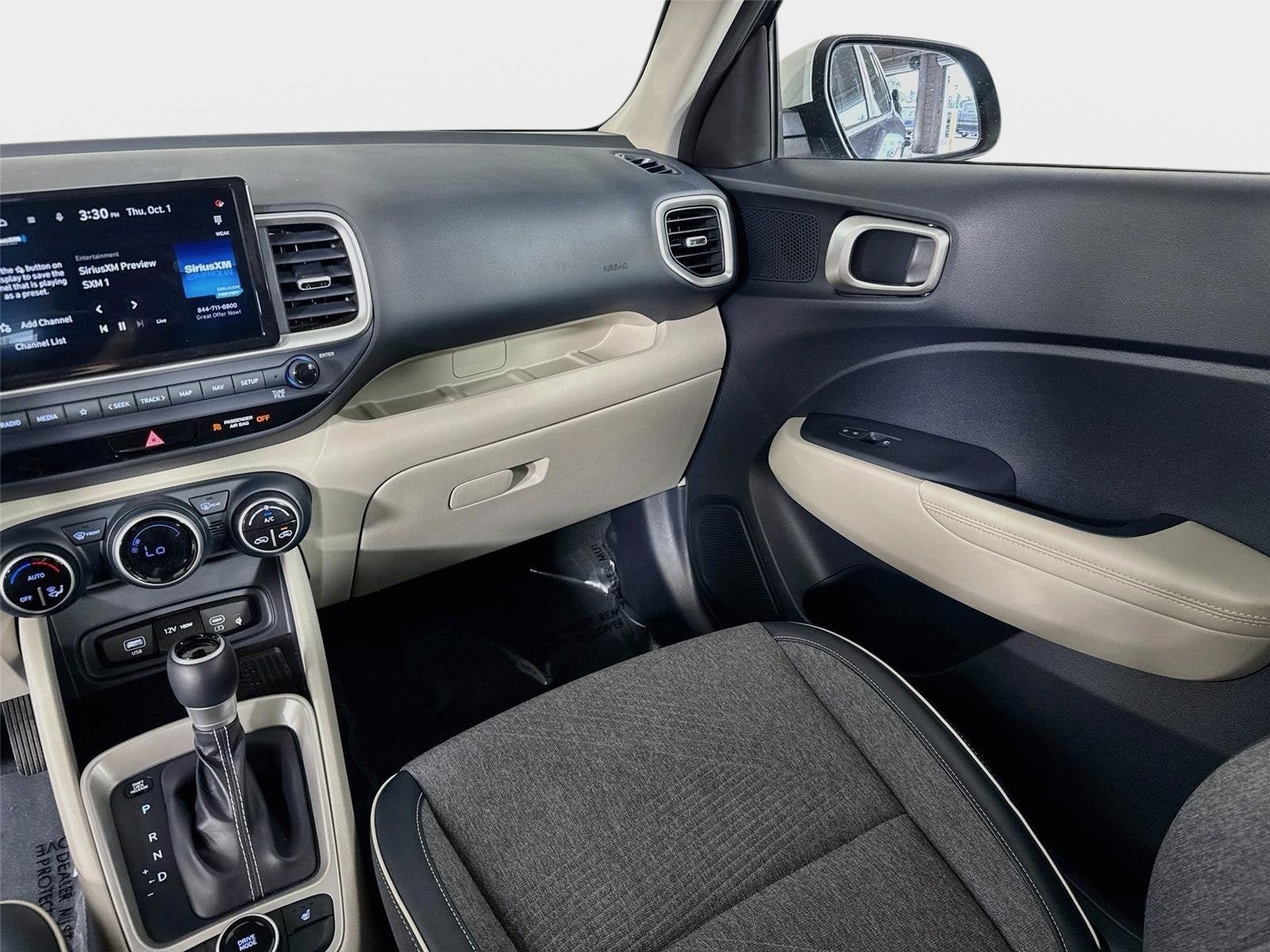 Used 2023 Hyundai Venue Limited w/ Cargo Package FWD image 25