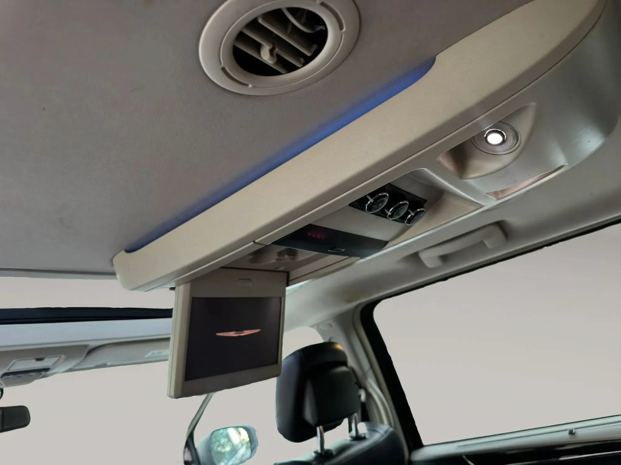 Used 2012 Chrysler Town & Country Limited w/ Luxury Group FWD image 20