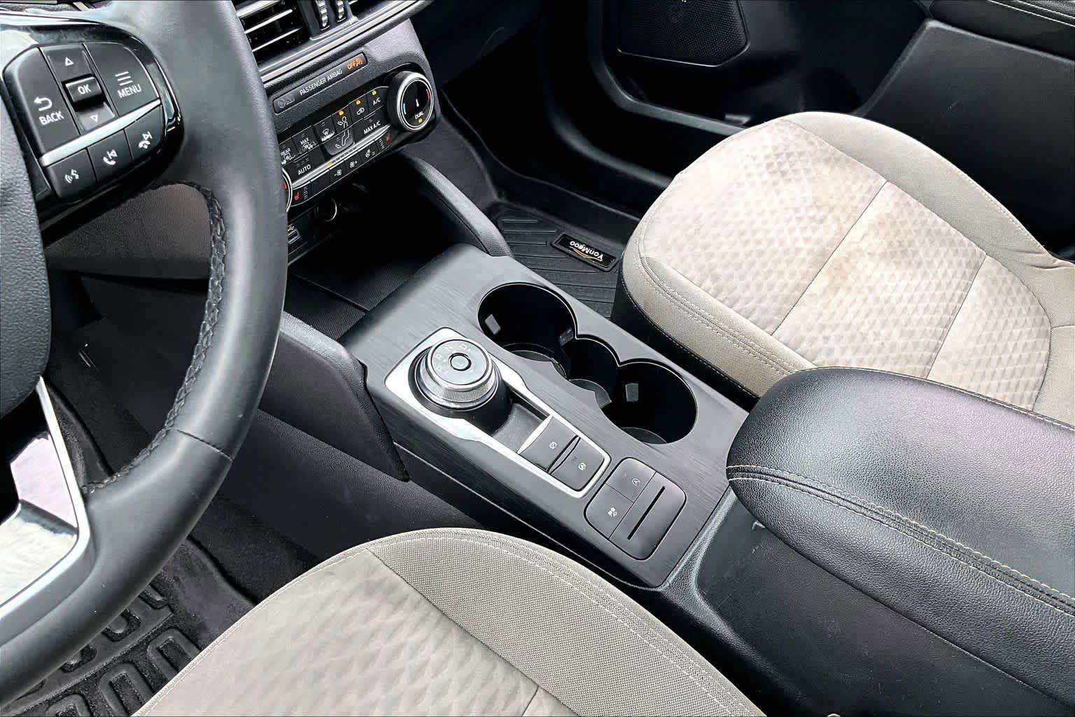 Used 2022 Ford Escape SE w/ SE Sport Appearance Package AWD/4WD image 16