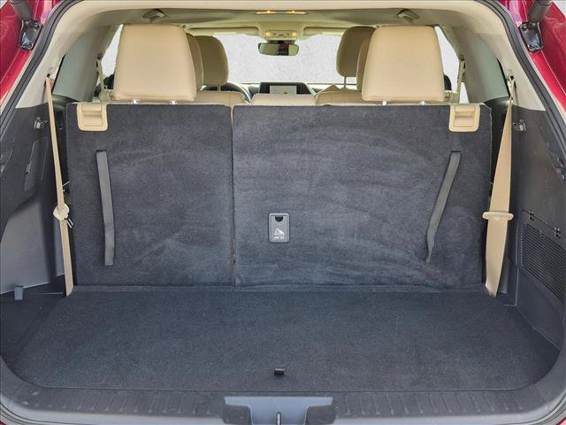 Used 2024 Toyota Highlander XLE FWD image 6