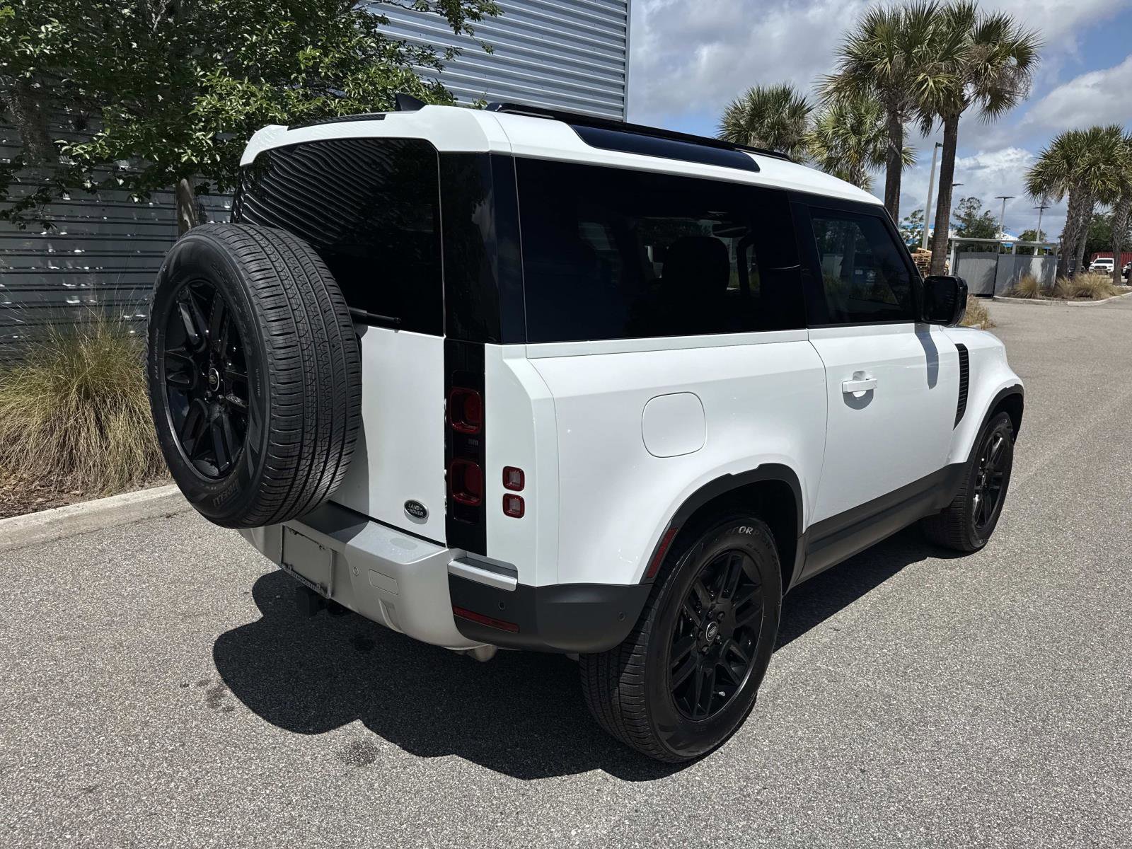 Used 2023 Land Rover Defender 90 SE AWD/4WD image 6