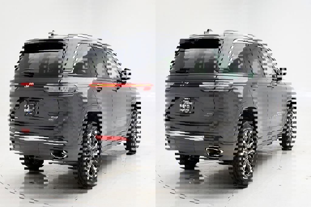 Used 2023 Jeep Grand Cherokee Overland w/ Luxury Tech Group IV image 8