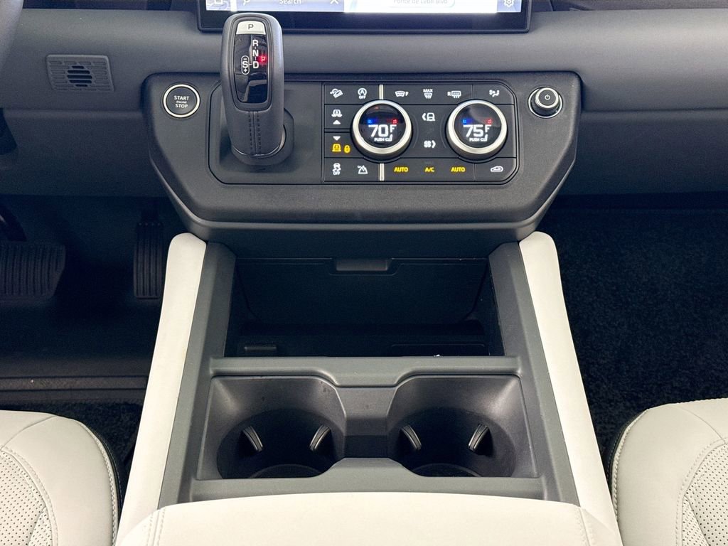 Used 2025 Land Rover Defender 110 X-Dynamic SE image 12