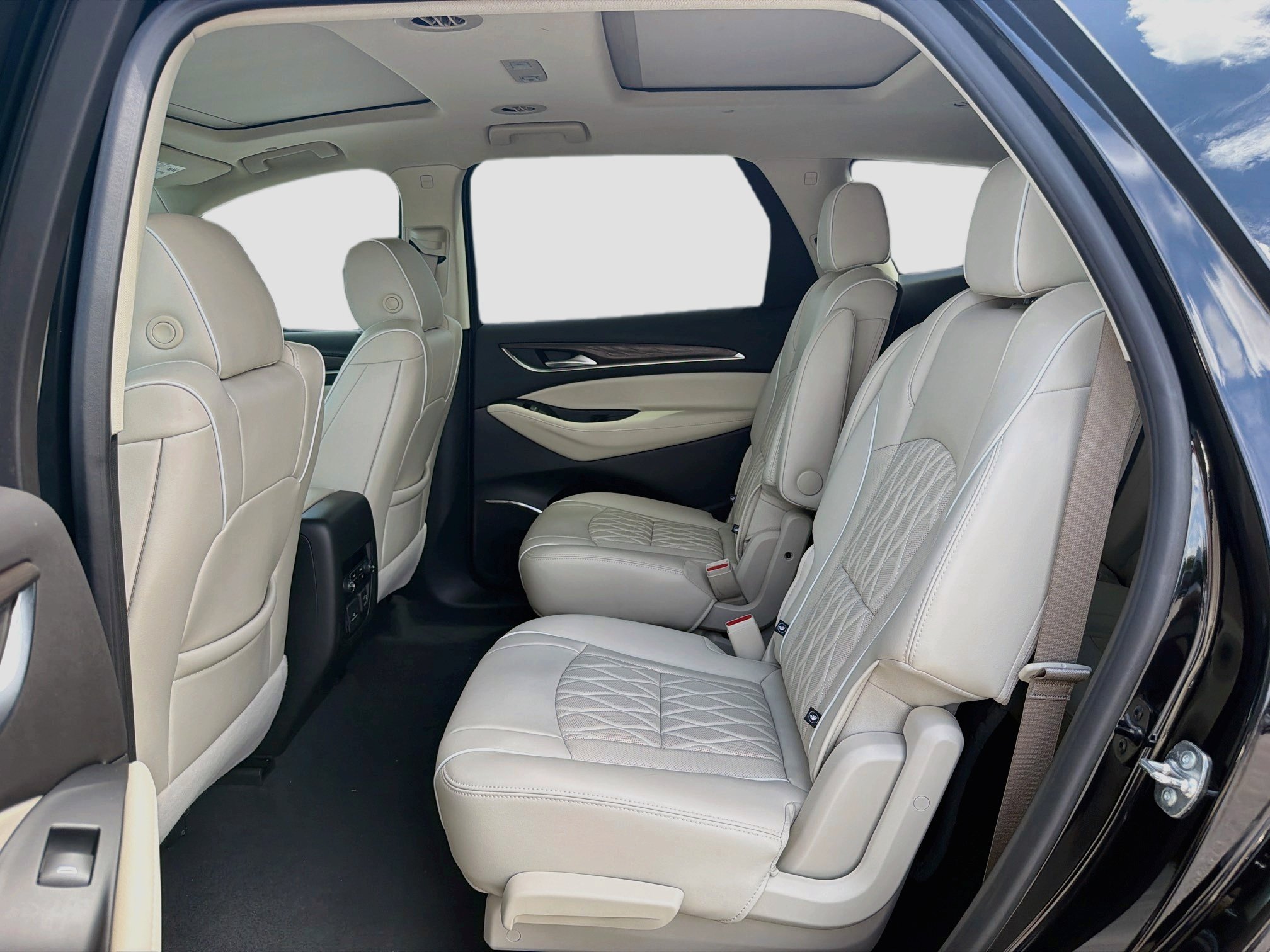 Used 2024 Buick Enclave Avenir w/ Avenir Technology Package FWD image 23