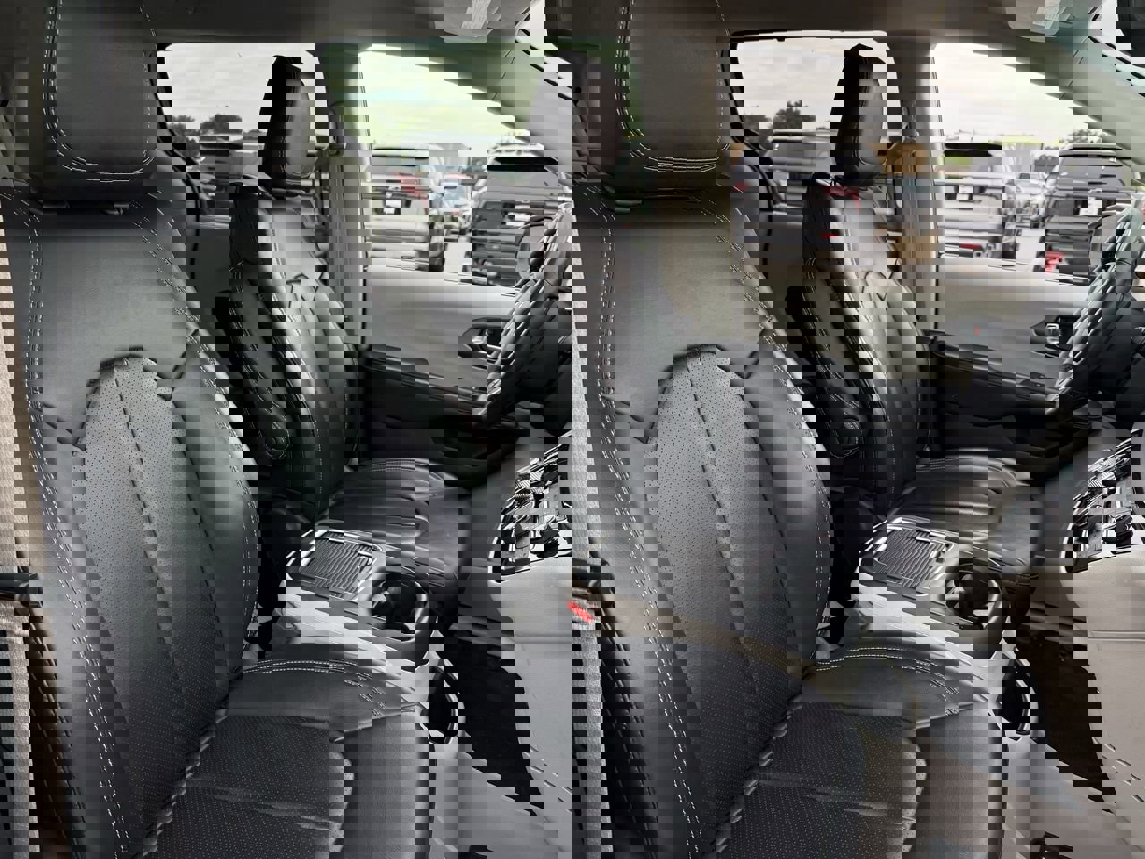 Used 2023 Chrysler Pacifica Touring-L FWD image 23