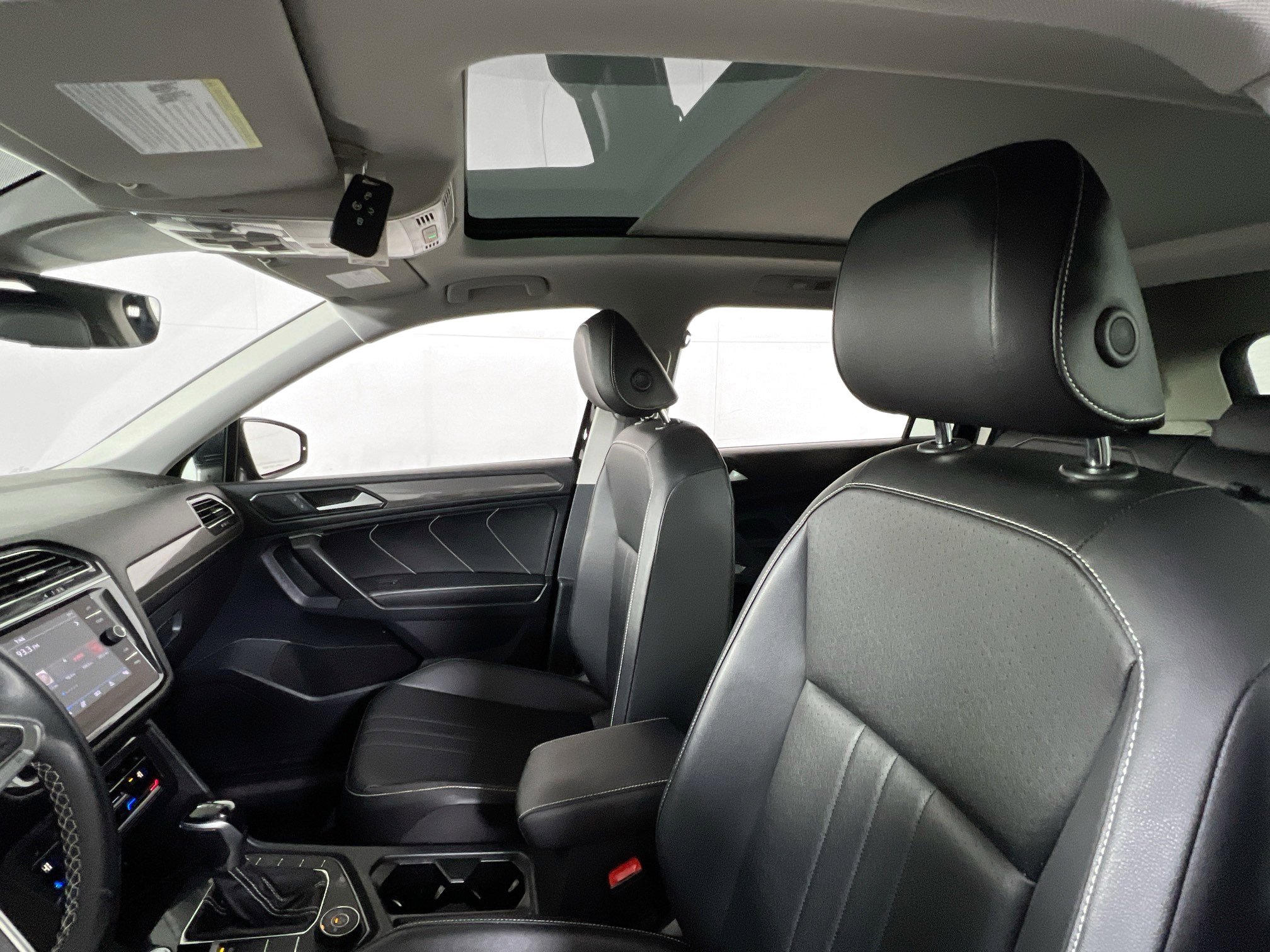 Used 2022 Volkswagen Tiguan SE AWD/4WD image 21